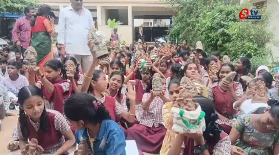 సూరారం హైస్కూల్ విద్యార్థుల పర్యావరణ ర్యాలీ | Kolla Ravinder Mudiraj | Plastic Free Telangana
